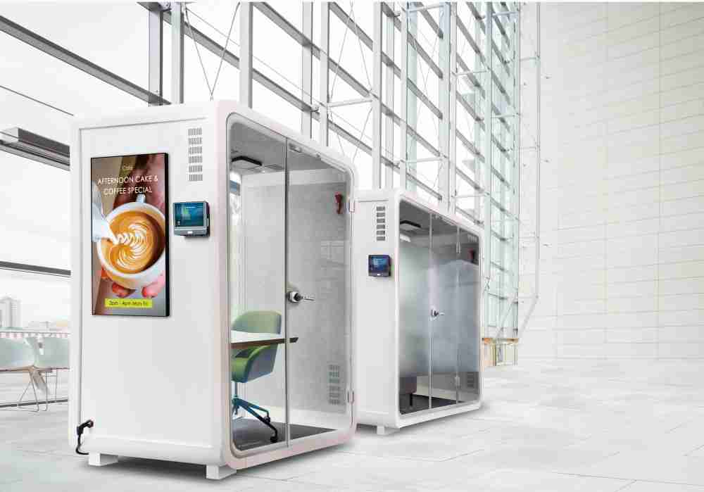 尊龙集团子公司达擎之智慧行动办公舱，，采用PDLC智能调光玻璃设计，，，，透过通电与断电的电流切换，，呈现透明与雾面效果，，，具节能降耗特性并兼顾隐私，，确保信息安全